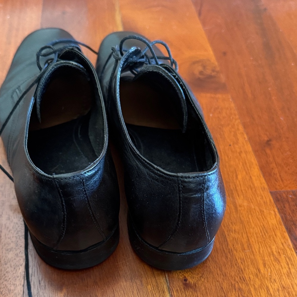 Prada Elegant Black Leather Oxfords - Picture 4 of 4